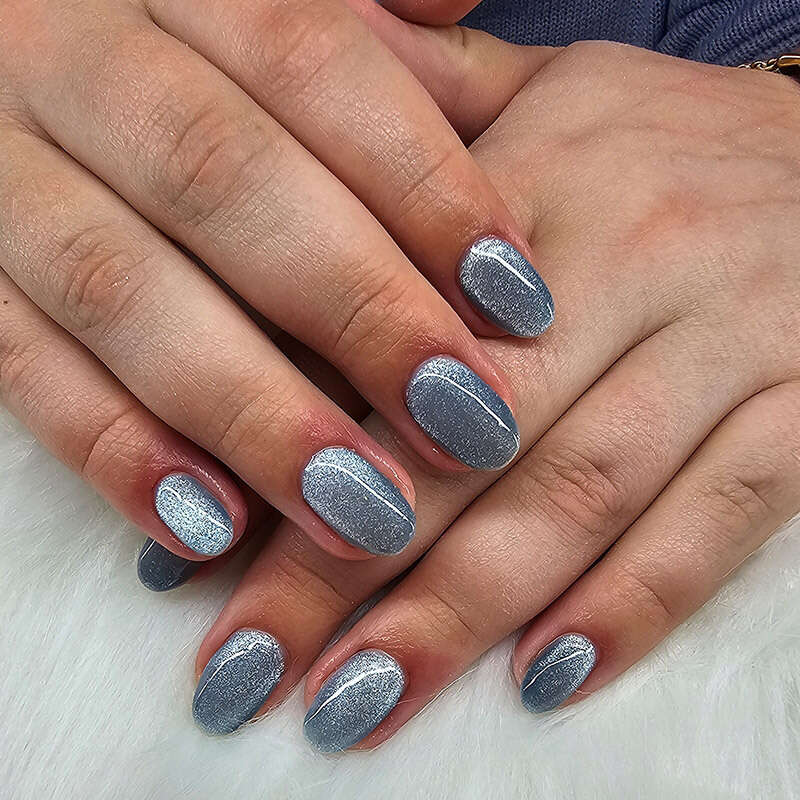Nagellack Glitzer-Blau-Grau von Blossom Nails Spa IBK